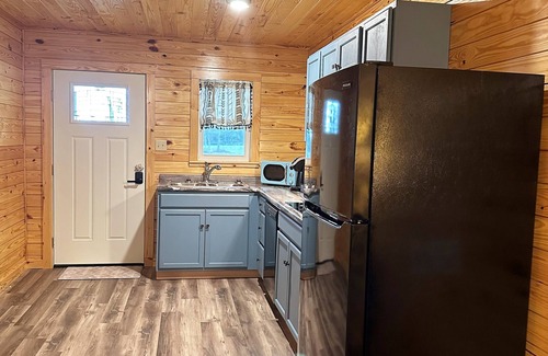Wing Cabina | Luxury Cabin At Blackwater Getaway, Short Walk Downhill To The River!
