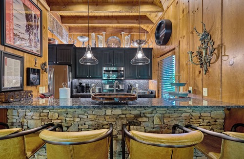 Highlands Cabina | Nuevo porche! Cabina de montaña de lujo a minutos de la calle principal en Highlands