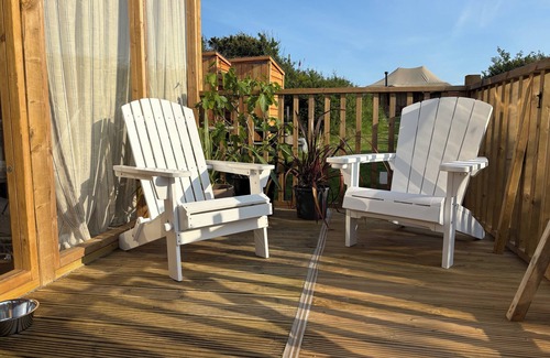 Freathy Alquiler De RV | Luxury Cabin Coastal Luxury: with Private Deck - Ebb & Flow Getaway