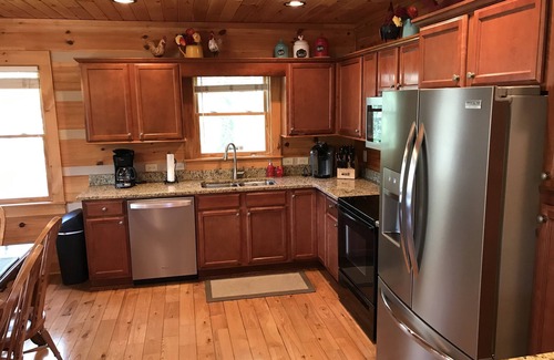 Boone Cabina | Vistas a la montaña, fogata, bañera de hidromasaje, salas de juegos, excelente ubicación.