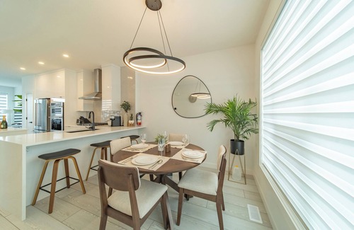 Shaganappi Casa | Luxury city skyline view new townhome right by golf course