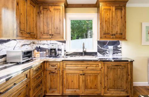 Oakley Casa | Luxury Cottage just 5 miles to downtown Asheville