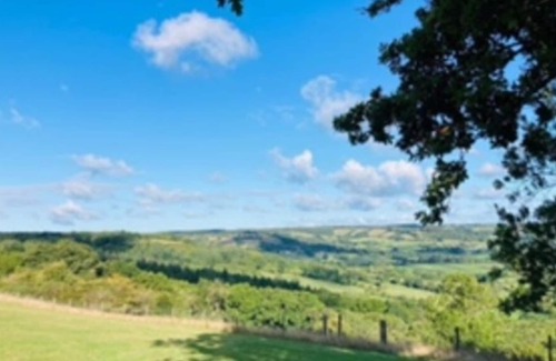 Colyton Cabina | Luxury Country Lodge with Wood Fired Hot Tub.