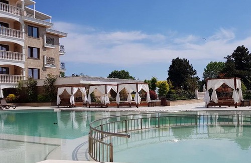 Nessebar Apartamento | Luxury double bed apartment-studio in apartment hotel "Valencia Gardens" on beautiful beach