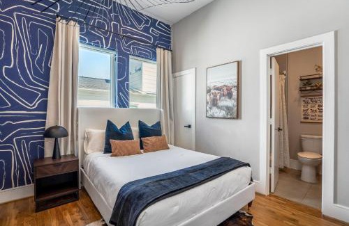 South Central Houston Casa | Luxury Downtown Getaway with Breathtaking Views