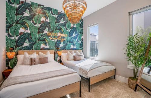 South Central Houston Casa | Luxury Downtown Getaway with Breathtaking Views