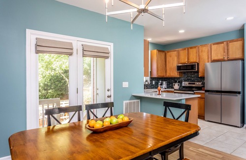 Downtown Cabaña | Luxury Downtown Raleigh Guest Cottage in Historic District NEW