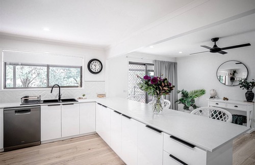 Lurg Casa | Luxury Farm Stay with Breathtaking Views – Sleeps 9, Close to Benalla