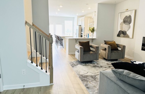 Fayetteville Casa | Luxury Fayetteville Townhome! 5 minutes to Fun Spot America