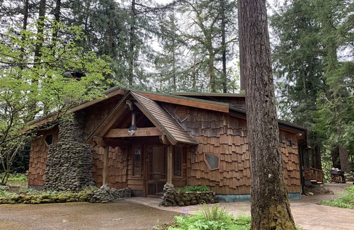 Gates Casa | Luxury Fishing Cabin on the North Santiam