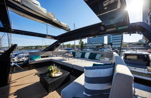 Puerto Bahia Alquiler De Eote | Luxury Floating Penthouse Private Yacht & Charter