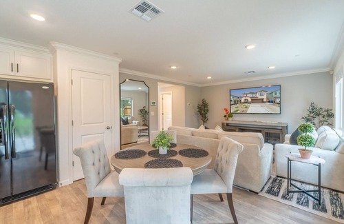 Manteca Casa | Luxury Golf Course Retreat With Stunning Views Of Fairway & Ponds