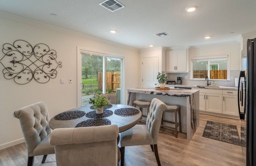 Manteca Casa | Luxury Golf Course Retreat With Stunning Views Of Fairway & Ponds