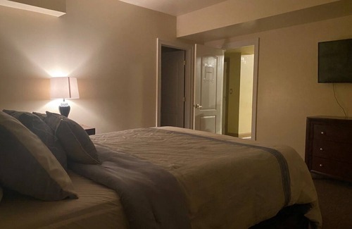 Croom Casa | Luxury Guest Suite in a mansion with movie theater, gameroom, executive lounge