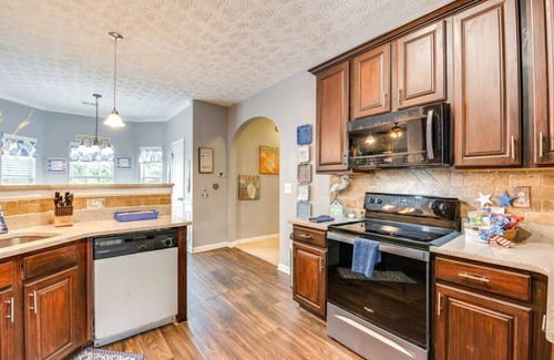 Hampton Apartamento | Luxury Hamptons 5BR Oasis with Pool Retreat