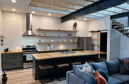 Sedgefield Casa | Luxury home in Greensboro with an idustrial vibe. 10 min from everything.