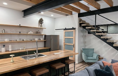 Sedgefield Casa | Luxury home in Greensboro with an idustrial vibe. 10 min from everything.