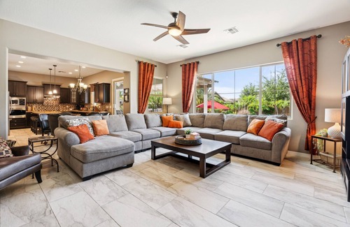 Stratland Shadows Casa | Luxury Home pool / spa, putting green, mesa de billar, sistema de nebulización