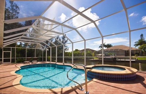Pelican Villa | Villa de ensueño con orientación sur - gran piscina + hidromasaje - ascensor para barcos - acceso al mar