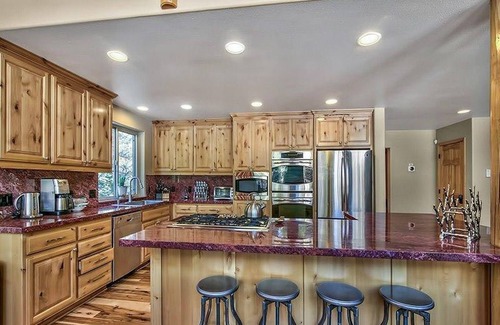 North Upper Truckee Casa | Casa de lujo en South Lake Tahoe, piscina cubierta, jacuzzi