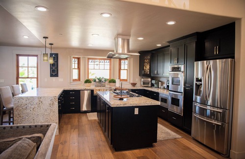Lincoln Casa | Luxury House/ Private/ Hot Tub/ Lots of Amenities