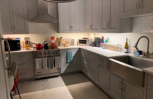 Upper Nyack Apartamento | Luxury Hudson River Retreat- quaint town, nature & NYC nearby.