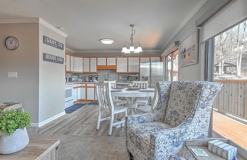 Oak Grove Casa | Luxury Lake Front Stay in Johnson City, TN!