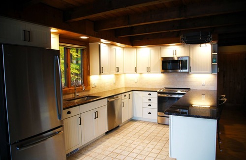 Wallenpaupauk Lake Estates Casa | Luxury Lakefront: Hot Tub, Fireplace, Pet Friendly, Arcade, Watercraft, + more!