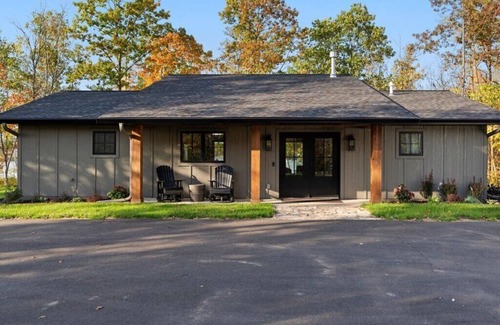 Crosby Cabina | Luxury Lakefront Villa - Private Beach & Dock