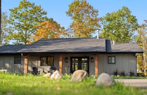 Crosby Cabina | Luxury Lakefront Villa - Private Beach & Dock