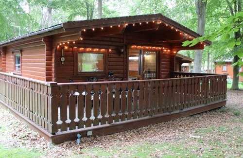 Kenwick Cabina | Luxury Log Cabin in a peaceful woodland setting.