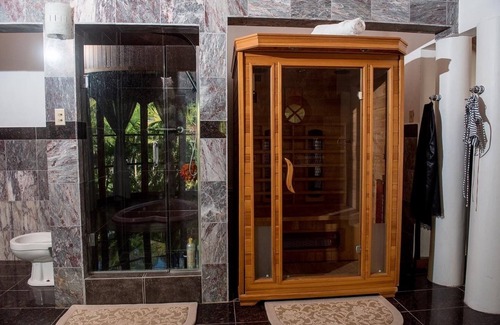 Montego Bay Apartamento | Luxury Master Penthouse Suite w Jacuzzi Sauna Staff Private Beach - 15 M Airport