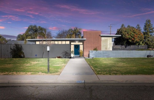 Turlock Casa | Luxury Mid-Century Oasis, Pool, Spa, & Outdoor Living in Prime Turlock