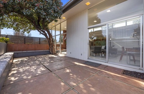 Turlock Casa | Luxury Mid-Century Oasis, Pool, Spa, & Outdoor Living in Prime Turlock