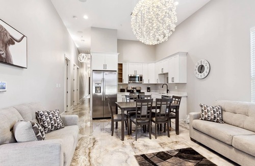 Tulane - Gravier Casa | Luxury Mini Mansion: Near French Quarter