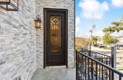 Tulane - Gravier Casa | Luxury Mini Mansion: Near French Quarter