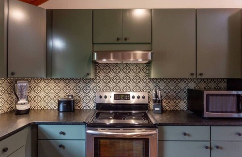 Hurdle Mills Cabina | Luxury Modern A-Frame Lodge on 25 Acres Lakeside Retreat & Hot Tub Oasis