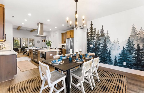 Vancouver Casa | Luxury Modern Farmhouse near DT