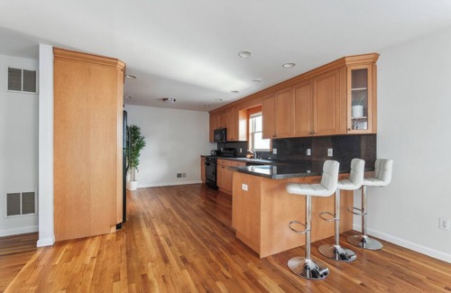 White Plains Casa | Luxury NY Retreat+Free Parking