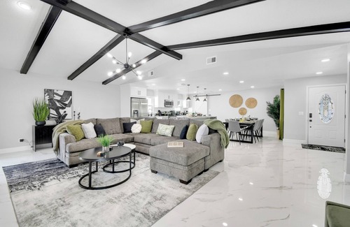 Town N County Park Casa | Luxury Oasis - 5 Bedroom - Heated Pool