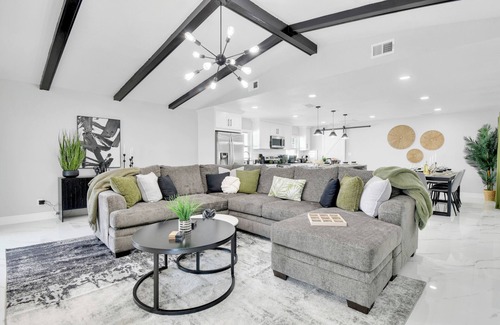 Town N County Park Casa | Luxury Oasis - 5 Bedroom - Heated Pool