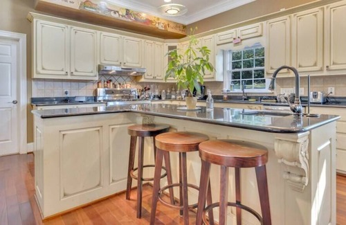 Greensboro Casa | Hermosa mansión: ¡perfecta para retiros corporativos e invitados a la boda!