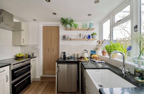 Durweston Cabaña | Luxury one bedroom thatched holiday cottage Dorset