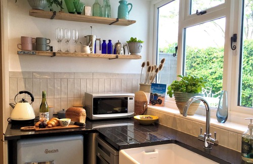 Durweston Cabaña | Luxury one bedroom thatched holiday cottage Dorset