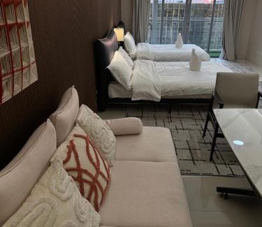 Tambo Apartamento | Luxury Penthouse & High-Floor Hotel near City of Dreams, Airport, Okada, and Solaire Casino