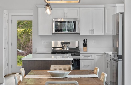 Lake Geneva Casa | Luxury Property-Walk to lake and downtown Lake Geneva. Pet Friendly, Sleeps 8