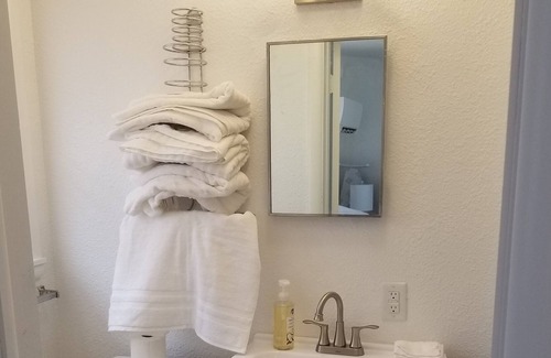 Lakeview Apartamento | Luxury Queen Studio With Kitchenette sleeps 3