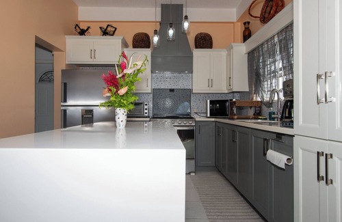 St. George's Casa | Luxury Remodeled Villa, close to Amenities/Beaches