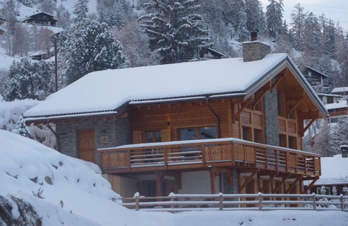 La Tzoumaz Chalet De Esquí | Lujoso chalet cerca del ascensor con sauna y 15% de descuento en skipass