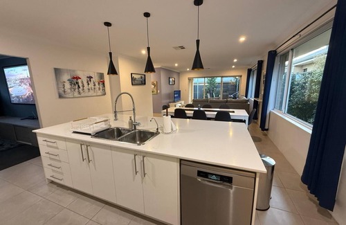 Bullsbrook Casa | Luxury Retreat in The Vines – Golf, Wineries & Relaxation at Your Doorstep